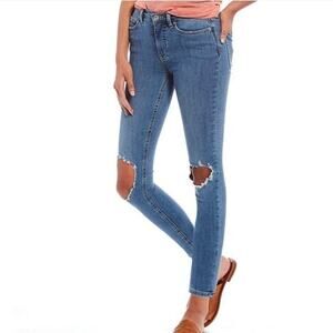Free people High Rise, Busted, Distressed, skinny,‎ size 30 jeans.